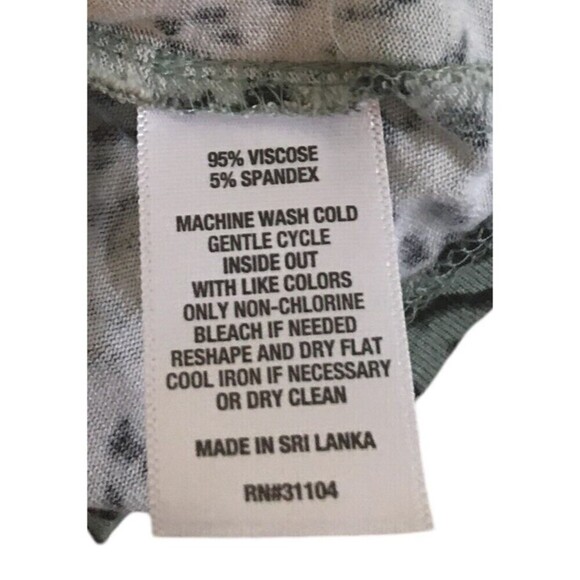 Wonderly Top Women's Size 4X Green Black Animal Print Long Sleeve Button Up - Picture 8 of 8